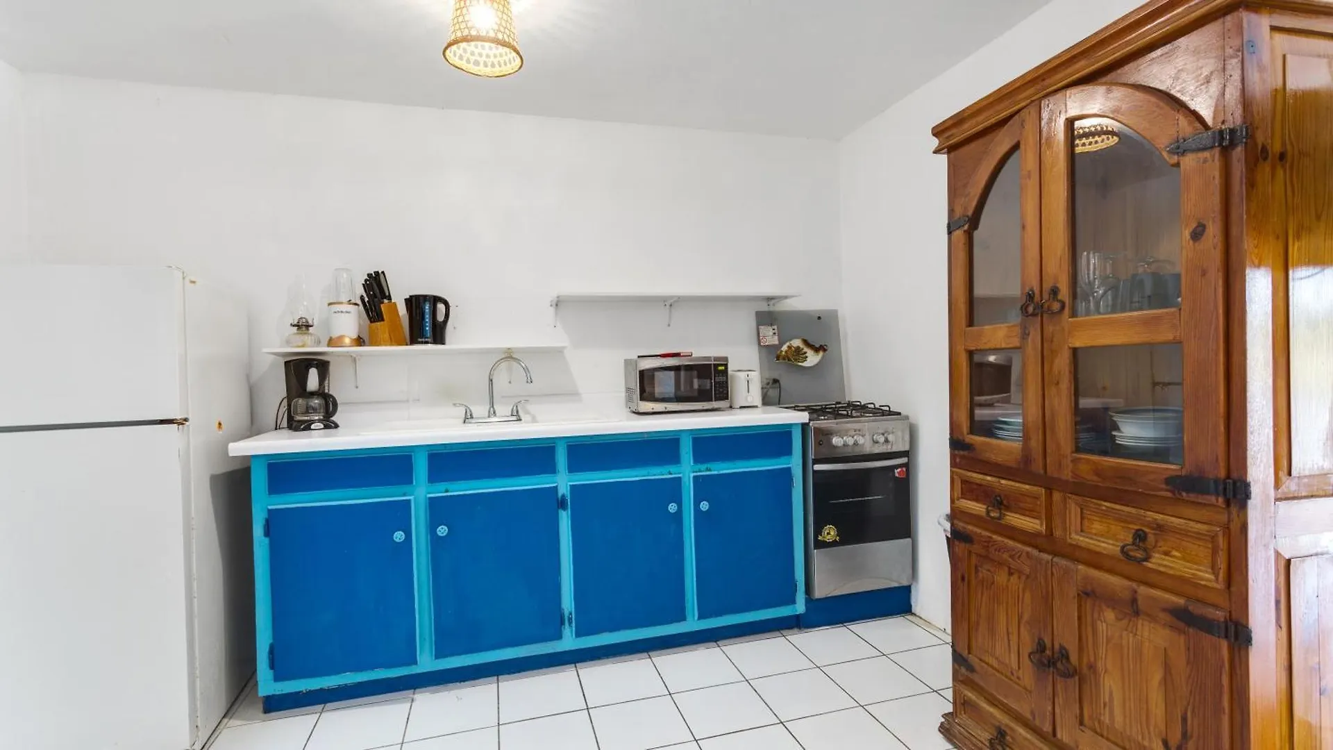 Edwards Guesthouse Sandy Ground Village Guest house